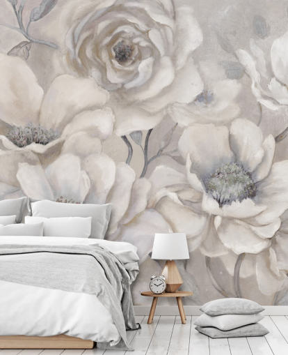 vit blommig tapetväggmålning kallad Full Pewter Blooms av Carol Robinson för sovrum och vardagsrum