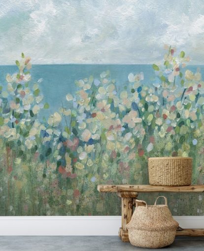 carta da parati murale da giardino blu, verde e bianca chiamata Seaside Garden di Carol Robinson per camere da letto e salotti