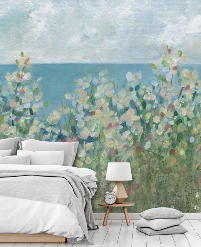 carta da parati murale da giardino blu, verde e bianca chiamata Seaside Garden di Carol Robinson per camere da letto e salotti