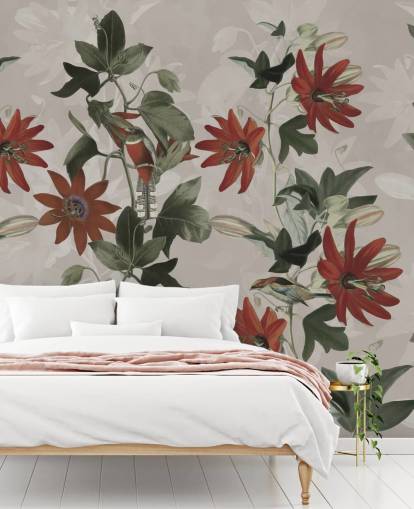 rote und grüne Blumentapete namens Clematis II von Marina Stupakova für Schlafzimmer und Lounges