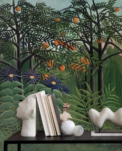 kunsttapet vægmaleri kaldet Kvinde, der går i en eksotisk skov af Henri Rousseau til kunsttapet vægmaleri kaldet Kvinde, der går i en eksotisk skov af Henri Rousseau til