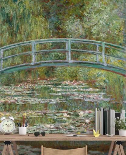 Kunsttapete mit dem Titel Brücke über einen Teich mit Seerosen von Monet für Wohn- und Schlafzimmer Kunsttapete mit dem Titel Brücke über einen Teich mit Seerosen von Monet für Wohn- und Schlafzimmer