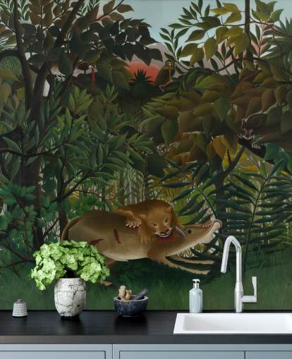 kunsttapet veggmaleri kalt Den sultne løven kaster seg på antilopen av Henri Rousseau