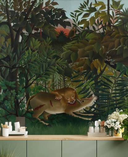 Kunsttapete mit dem Titel Der hungrige Löwe wirft sich auf die Antilope von Henri Rousseau