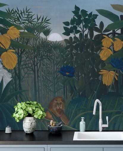 Kunsttapete mit dem Titel Die Mahlzeit des Löwen von Henri Rousseau Kunsttapete mit dem Titel Die Mahlzeit des Löwen von Henri Rousseau