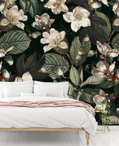 papier peint floral appelé Dark Garden IX de Burcu Korkmazyurek pour les salons et les chambres