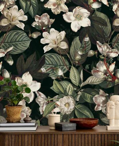 Blumentapete namens Dark Garden IX von Burcu Korkmazyurek für Wohn- und Schlafzimmer