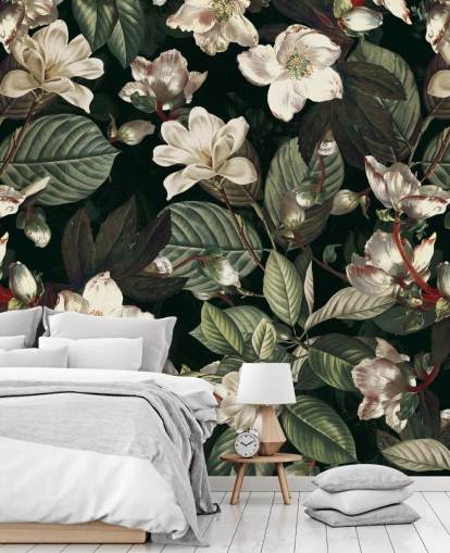 Blumentapete namens Dark Garden IX von Burcu Korkmazyurek für Wohn- und Schlafzimmer