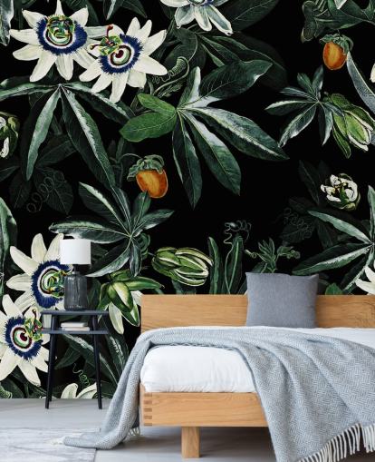 bloemenbehang met de naam Exotic Garden Night XI van Burcu Korkmazyurek voor slaapkamers en lounges