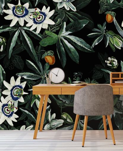 mural de papel pintado floral llamado Exotic Garden Night XI de Burcu Korkmazyurek para dormitorios y salones