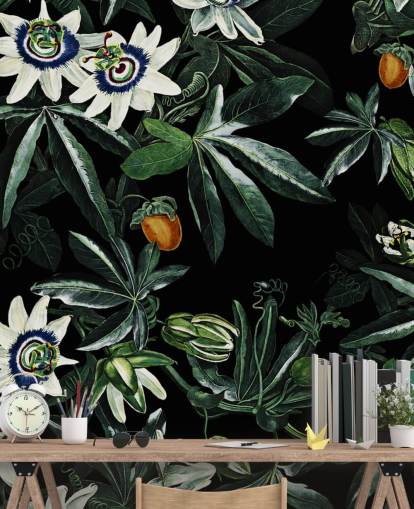 carta da parati murale floreale chiamata Exotic Garden Night XI di Burcu Korkmazyurek per camere da letto e salotti