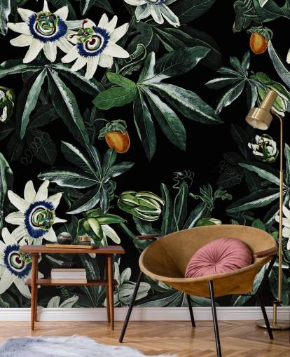 mural de papel de parede floral chamado Exotic Garden Night XI de Burcu Korkmazyurek para quartos e salões