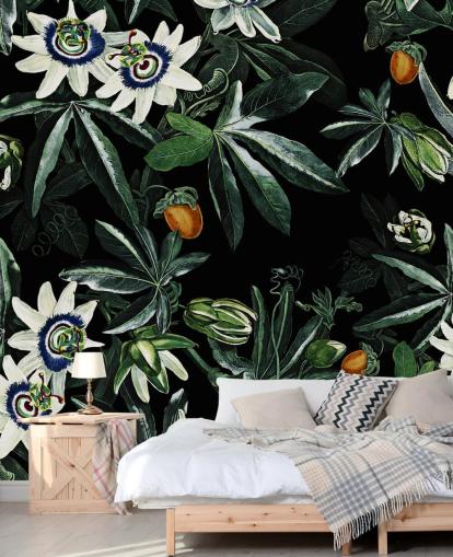 papier peint floral intitulé Exotic Garden Night XI de Burcu Korkmazyurek pour les chambres et les salons