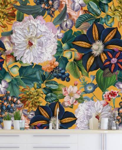 blommig tapetväggmålning kallad Garden of Eden II av Burcu Korkmazyurek för sovrum och hallar