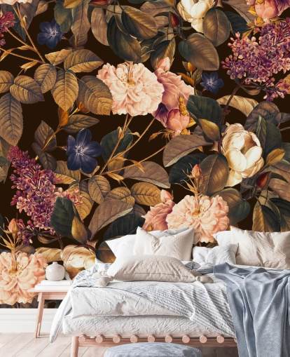 mural de papel pintado floral oscuro llamado Garden of Eden III Night de Burcu Korkmazyurek para dormitorios