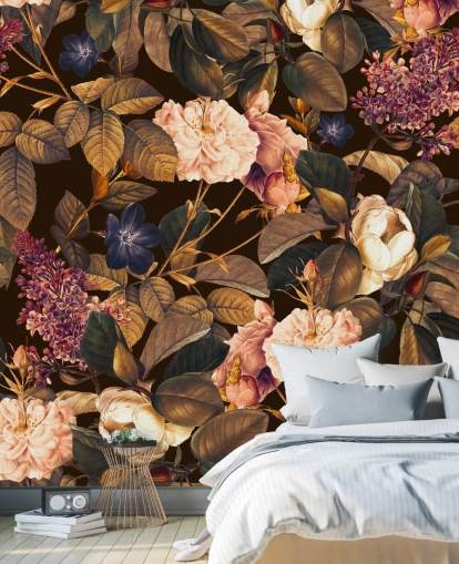 mørkt blomstertapet veggmaleri kalt Garden of Eden III Night av Burcu Korkmazyurek for soverom