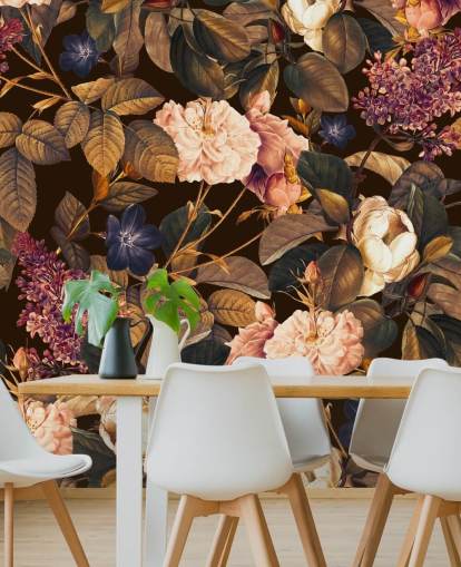 dunkles Blumentapetenwandbild namens Garden of Eden III Night von Burcu Korkmazyurek für Schlafzimmer