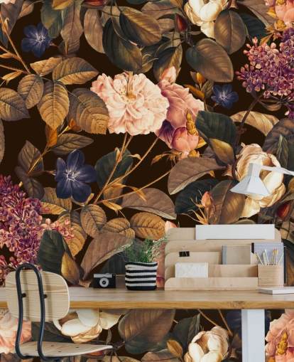 donkere bloemenmuurschildering genaamd Garden of Eden III Night van Burcu Korkmazyurek voor slaapkamers donkere bloemenmuurschildering genaamd Garden of Eden III Night van Burcu Korkmazyurek voor slaapkamers