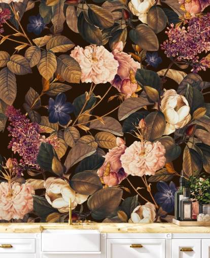 mørkt blomstertapet vægmaleri kaldet Garden of Eden III Night af Burcu Korkmazyurek til soveværelser