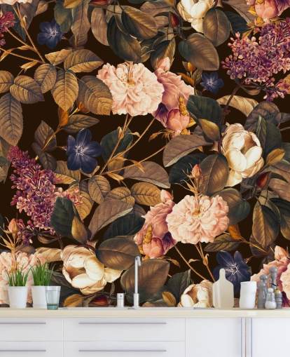 mørkt blomstertapet vægmaleri kaldet Garden of Eden III Night af Burcu Korkmazyurek til soveværelser