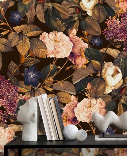 donkere bloemenmuurschildering genaamd Garden of Eden III Night van Burcu Korkmazyurek voor slaapkamers