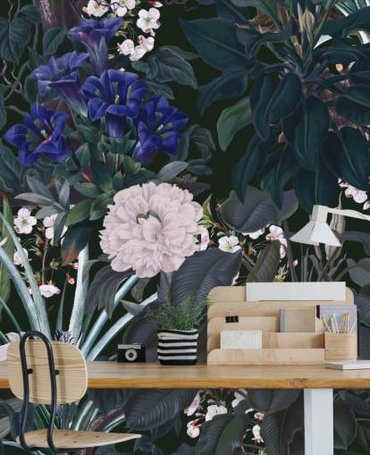 tuinbehangmuurschildering genaamd Midnight Garden IX van Burcu Korkmazyurek voor slaapkamers en lounges