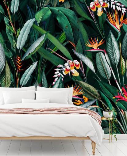 carta da parati murale botanica chiamata Midnight Garden V di Burcu Korkmazyurek per camere da letto e bagni