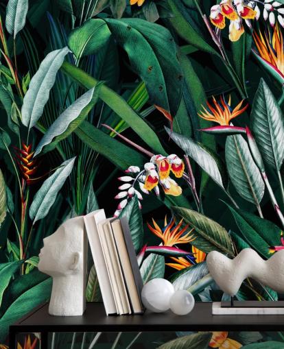 carta da parati murale botanica chiamata Midnight Garden V di Burcu Korkmazyurek per camere da letto e bagni