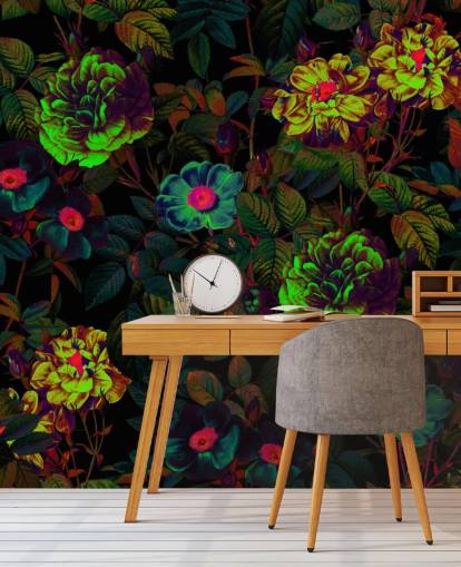 neon blommig tapetväggmålning kallad Neon Night Garden av Burcu Korkmazyurek för sovrum, vardagsrum och badrum