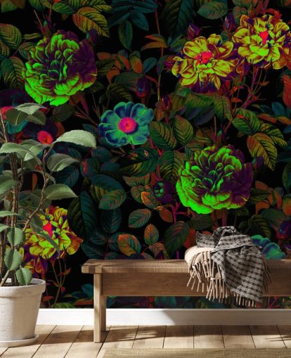 carta da parati murale floreale neon chiamata Neon Night Garden di Burcu Korkmazyurek per camere da letto, salotti e bagni