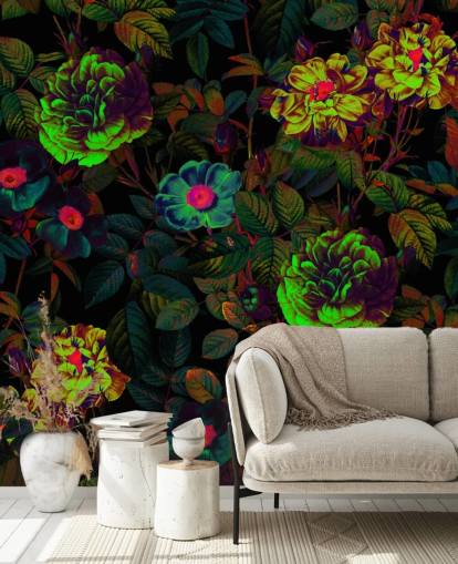 Neonblumentapete namens Neon Night Garden von Burcu Korkmazyurek für Schlafzimmer, Wohnzimmer und Badezimmer