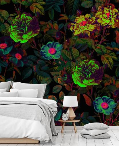 carta da parati murale floreale neon chiamata Neon Night Garden di Burcu Korkmazyurek per camere da letto, salotti e bagni
