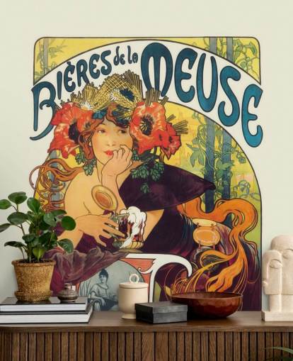 mural de papel pintado de bellas artes llamado Bieres de la Meuse de Alphonse Mucha junto a salones y dormitorios