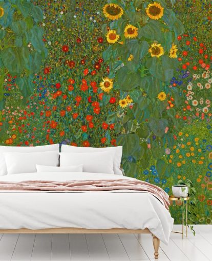 fine art behangmuurschildering genaamd Farm Garden with Sunflowers van Gustav Klimt voor slaapkamers, keukens en lounges