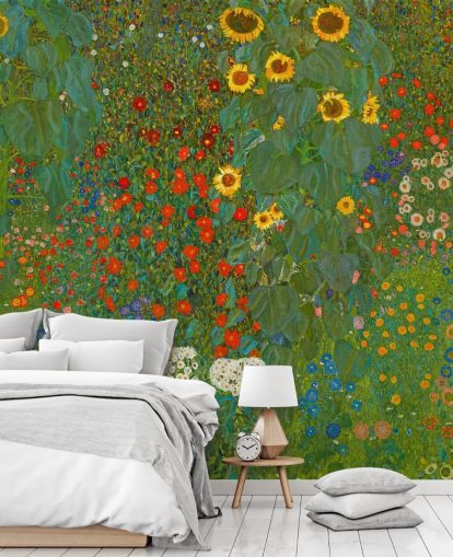 carta da parati fine art chiamata Farm Garden with Sunflowers di Gustav Klimt per camere da letto, cucine e salotti