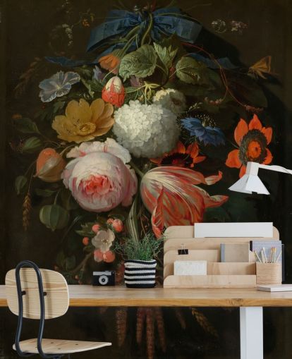 papier peint mural floral appelé A Hanging Bouquet of Flowers d'Abraham Mignon pour les chambres et les salons
