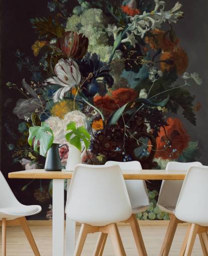 bloemenbehang genaamd Stilleven met bloemen en fruit (1715) van Jan van Huysum voor slaapkamers en bloemenbehang genaamd Stilleven met bloemen en fruit (1715) van Jan van Huysum voor slaapkamers en