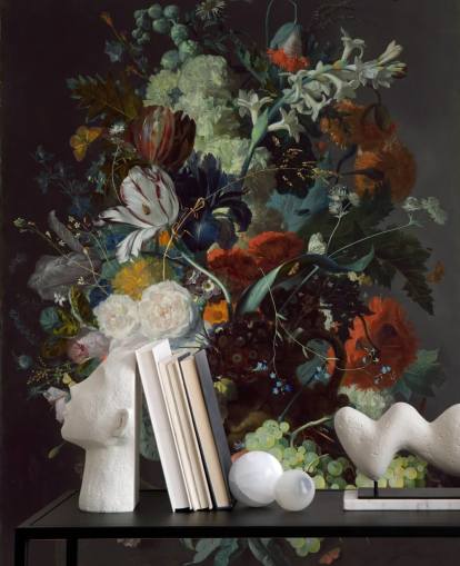 Blumentapete namens Stillleben mit Blumen und Früchten (1715) von Jan van Huysum für Schlafzimmer und Blumentapete namens Stillleben mit Blumen und Früchten (1715) von Jan van Huysum für Schlafzimmer und