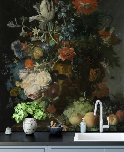 blomstertapetmaleri kaldet Stilleben med blomster og frugt (1721) af Jan van Huysum til stuer, gange og badeværelser blomstertapetmaleri kaldet Stilleben med blomster og frugt (1721) af Jan van Huysum til stuer, gange og badeværelser