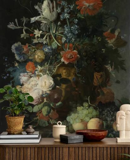 carta da parati murale floreale chiamata Natura morta con fiori e frutta (1721) di Jan van Huysum per salotti, corridoi e bagni