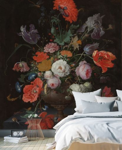 blomsterkunsttapet kaldet Stilleben med blomster og et ur af Abraham Mignon til stuer og soveværelser