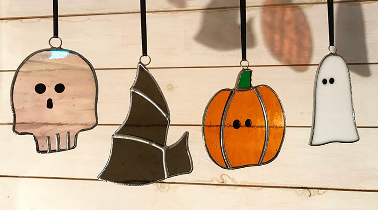 skull, bat, pumpkin and ghost glass halloween decor ideas