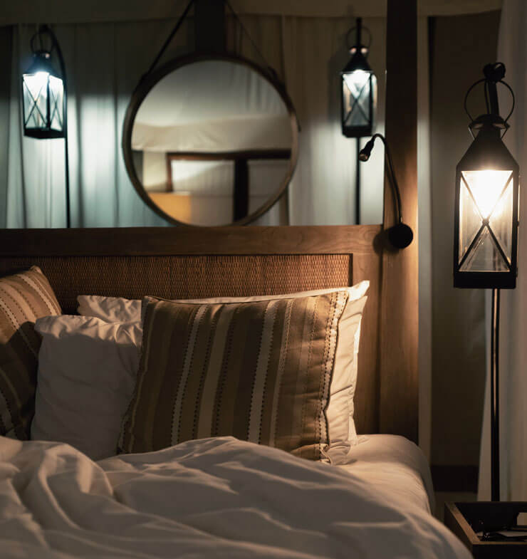 dim lanterns around bed