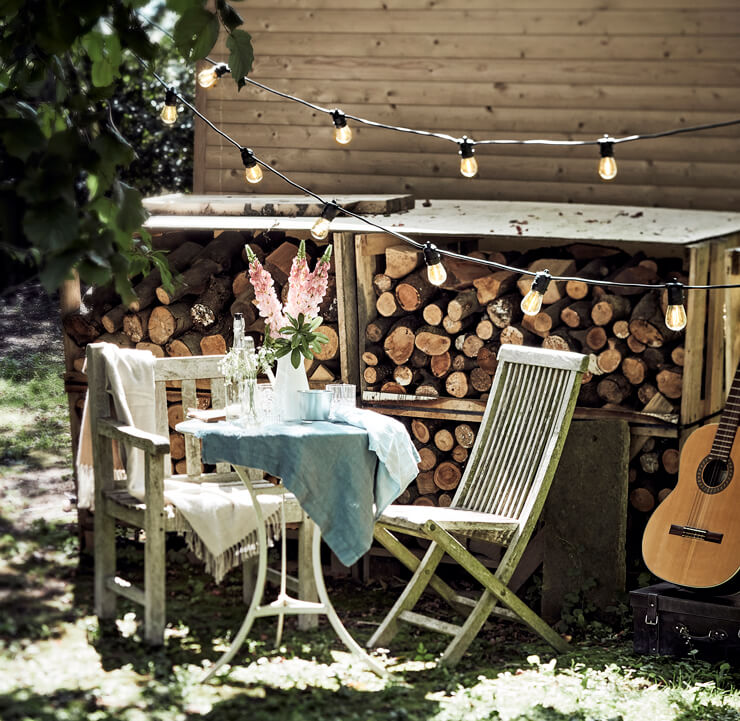 Una buena idea: decorar con guitarras colgadas