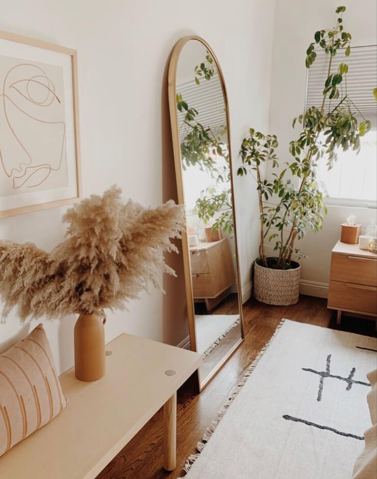 natural and beige plant room with pampas grass