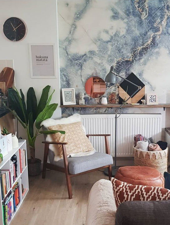 marble wallpaper and reading corner