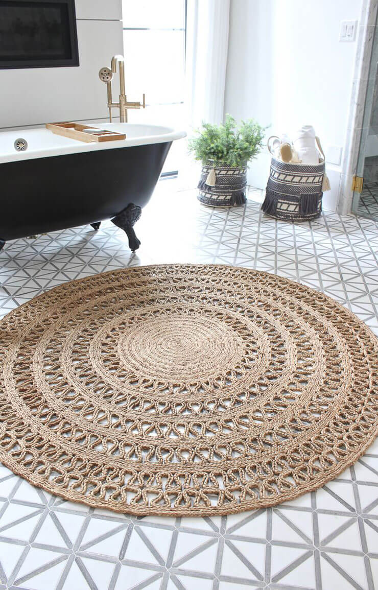 Large circular rug in a bathroom