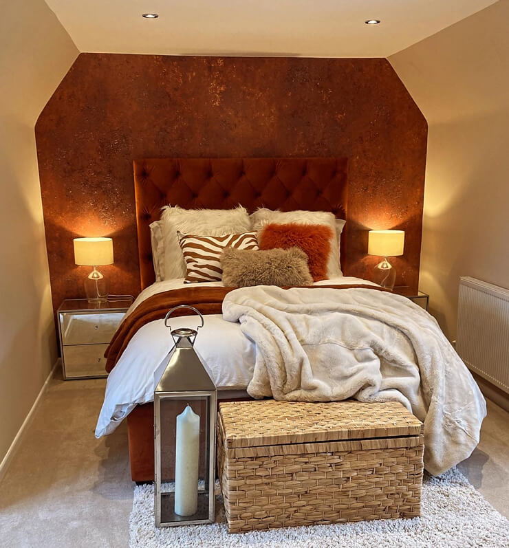 orange rust wallpaper in stylish orange bedroom