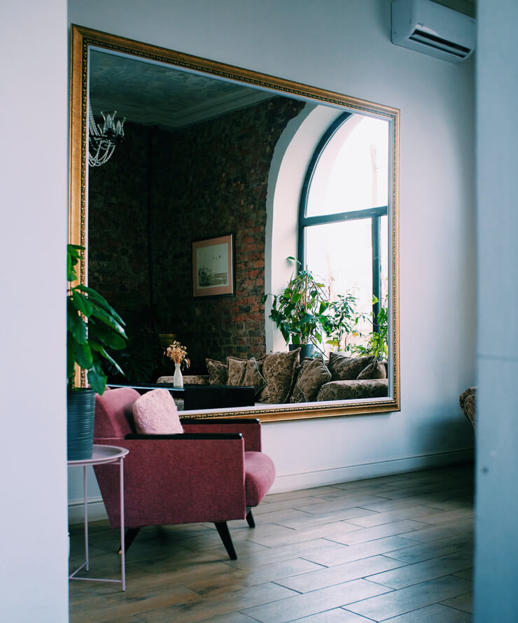 large mirrors make a small room appear larger