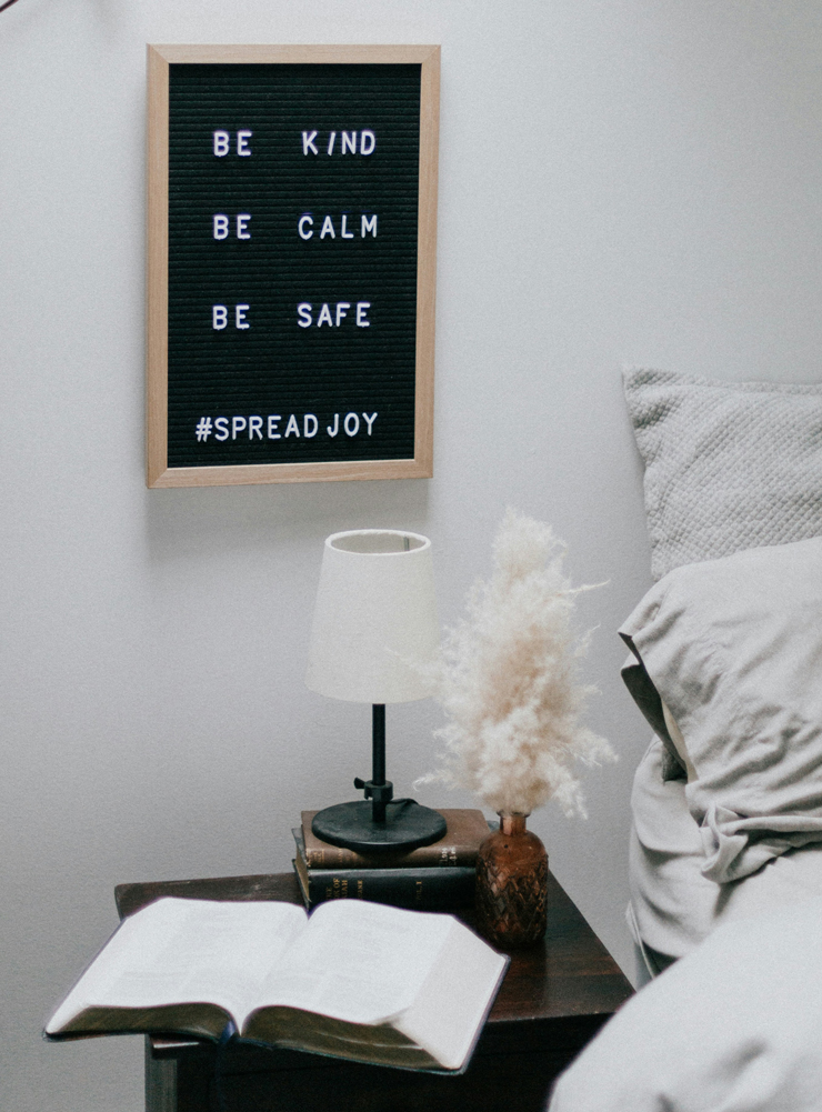 example of calm feng shui bedroom